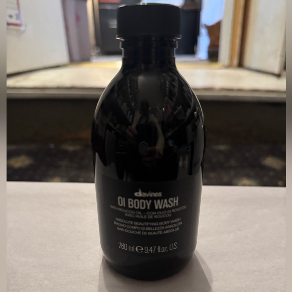 Davines OI Body Wash - Sleek Black